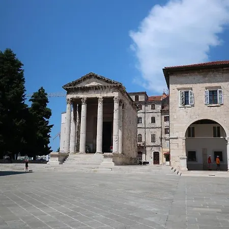 Апартаменти Pula Central