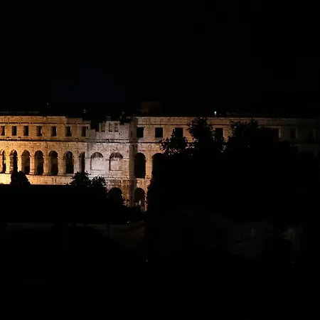 Апартаменти Pula Central Пула